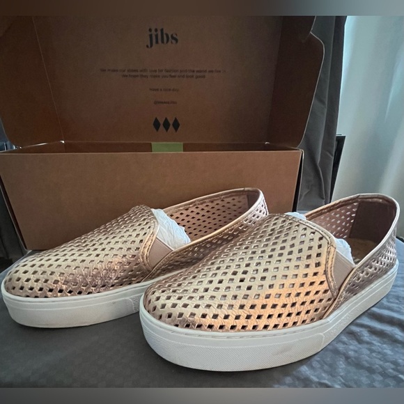 Jibs Classic Rose Gold Diamond Perforated Leather, Natural Cork Slip-Ons; Size 7 - Picture 2 of 11